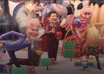 NINOTI LIKOVI:  Stotine grotesknih skulptura političara na Las Fallas Festivalu u Valenciji, među njima i Putinova