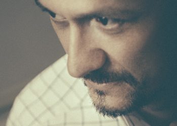 „LUKAVI BUZNIS”: Damir Numić iz Tešnja počeo zarađivati u petom osnovne, a danas ima 2500 klijenata brze pošte iz EU!