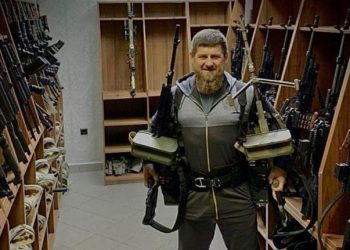 PUTINOV “BIJESNI PAS” SA ZLATNIM KALAŠNJIKOVIM:  Ko je Ramzan Kadirov, psihopat koji osobno tuče političke protivnike?