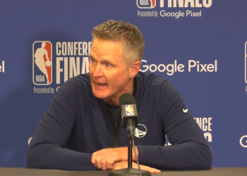(VIDEO)STEVE KERR U EMOTIVNO OBRAĆANJU NAKON PUCNJAVE U TEXASU: Kada ćemo uraditi nešto? Ne možemo održati minut ćutanja i igrati košarku. Taoci smo američkih senatora