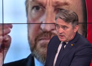 KAKO JE ČOVIĆ PATRIOTE KOMŠIĆA I IZETBEGOVIĆA „POSLAO PO ĆEVAPE“: Pustio ih je da se kandidiraju znajući da će im „šnajder“ Schmidt „skrojiti gaće“!