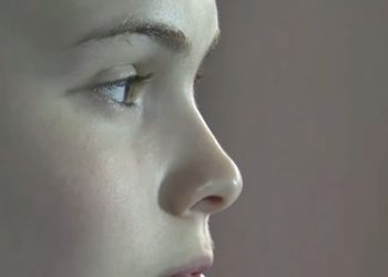 (VIDEO) „LEPTIR SA NERETVE“: Rumuni odjednom prekinuli himnu BiH, Lana oduševila reakcijom