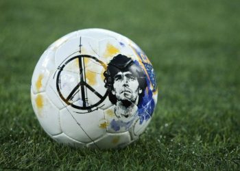 „MORAMO GA NASTAVITI SLAVITI“: U Dohi obilježena dvogodišnjica Maradonine smrti