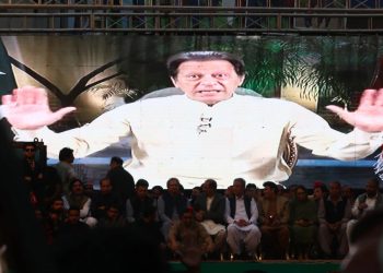 KHANOV MARŠ NA ISLAMABAD: Kako je legenda kriketa polarizirala naciju