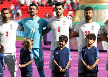 KAD STADION CIJELI ZAJECA: Iranci popustili pod pritiskom i pjevali himnu, dirljiva scena s tribina obišla svijet