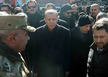 ZAŠTO JE TURSKA VOJSKA KASNO REAGIRALA NA POTRES: Erdoganova paranoja od vojnog udara rasporedila je vojsku daleko od glavnih gradova!