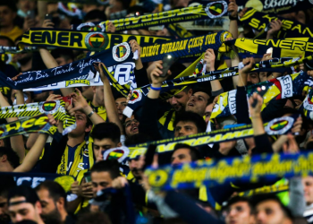 ERDOGAN STRAHUJE OD „TURSKOG PROLJEĆA“ NA STADIONIMA: Turska zabranila navijačima Fenerbahčea da prisustvuju utakmicama u gostima zbog antivladinog skandiranja