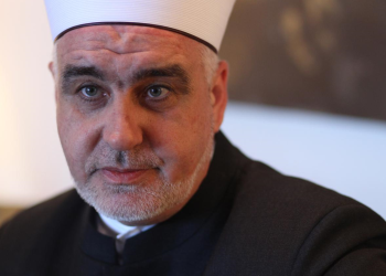 REIS KA(H)VAZOVIĆ BOŠNJACIMA SIPA GORKU KAHVU: Koji ga šejtan tjera da u maniru crnog ratnohuškača poziva na oružje?!