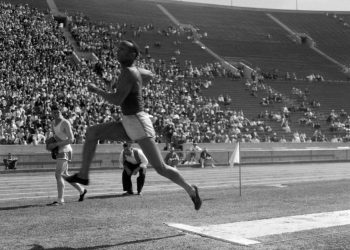 JESSE OWENS JEDNA JE OD NAJVEĆIH IKONA: Govorio je da ga je ponizio Roosevelt, ne Hitler