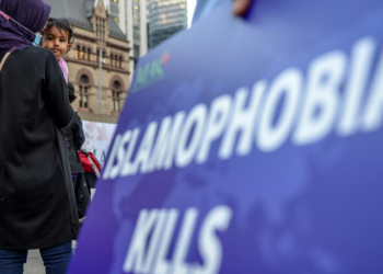 ISLAM(OFOBIJA) IZMEĐU ISTOKA I ZAPADA Esposito: Od SAD-a i Evrope do Bliskog istoka i Azije, mržnja i diskriminacija muslimana postala ružna pojava širom svijeta