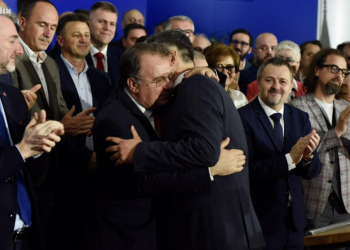 NEKA I SEDAM POLITIČKIH PATULJAKA: Osmorka je sebi već dala toliko autogolova da igra unaprijed izgubljenu utakmicu ?!