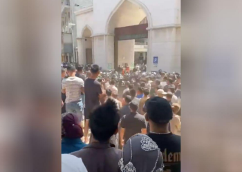 „U ZMAJEVOM GNJEZDU“ KOMUNIZMA: Hiljade muslimana etničke manjine prkose kineskim vlastima u obrani džamije