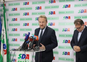 ZAŠTO NIJE SMIJENJEN UO KCUS-a: Trojka ne smjenjuje Seku zbog obećanja da ni Bakir neće rušiti premijera Neku
