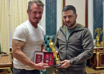 AMERI IZGUBILI MORALNI KOMPAS: Sean Penn zbog rata u Ukrajini američke liberale nazvao “politički korektnim moronima”