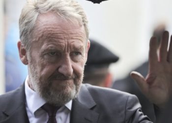 BRUKA SE VELESILA KOJU PREDSTAVLJA Izetbegović: Nažalost, ne mogu tužiti Murphyja za klevetu, ima imunitet