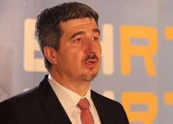 SLIKOM NA SLIKU, GAŠENJE BHRT-A  NA VIDIKU:  Nisu je srušile granate, a danas njeni novinari nemaju ni plate