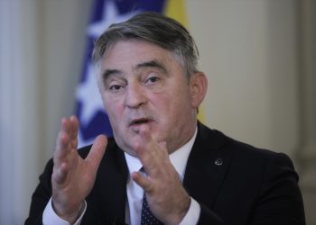 EVO PO ČEMU SE ŽELJKO RAZLIKUJE  OD BOŠNJAČKIH KOMPLEKSAŠA I KUKAVICA Komšić: Ono što se dešavalo u Srebrenici, sada se dešava i u Gazi