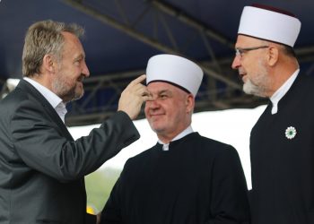 POBUNA DŽEMATA ZBOG POSKUPLJENJA VAZIFE: Tako je to kad esdeaovci vaze, a reis i hodže drže političke hutbe