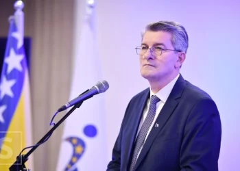 U ČEMU MEHMEDOVIĆ VIDI SVOJU ŠANSU: SDA-ov brod se nasukao na prud korupcije, a Trojka je pred političkim brodolomom