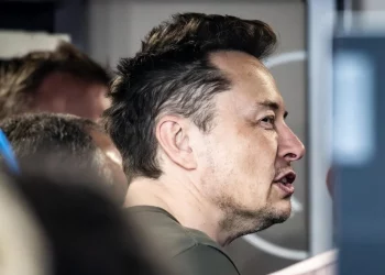 OMILJENI OPIJAT MU JE SEDATIV ZA KONJE: Musk se toliko drogira da ga frend zove na Havaje da dođe sebi