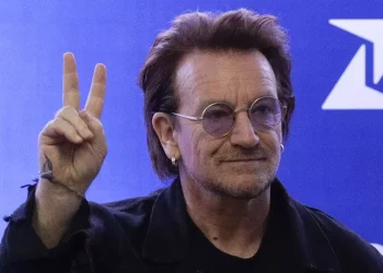 IME KOJE PUTIN NIKAD IZGOVORIO NIJE: Publika, na poziv Bona, skandirala ime Alekseja Navaljnog na koncertu grupe U2 u Las Vegasu