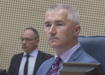 ČOVIĆ STRPLJIVO ZAOKRUŽUJE SVOJU VUKOJE(BINU): Vukoja dobio podršku, optužbe iz opozicije