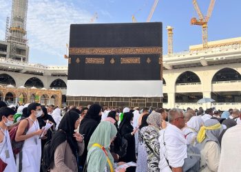 DA LI JE OVAKAV HADŽ VALJAN: Hadžija se može samo moliti, plakati i žaliti samo Dragom Allahu i to u tišini…