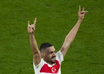 UEFA POKRENULA ”LOV” NA TURSKOG ”SIVOG VUKA”: Demiral promovira ekstremnu tursku desničarsku organizaciju