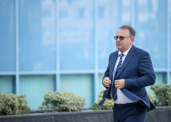 TAJKUNI I RATNI PROFITERI SE KOPRCAJU K’O RIBE NA SUHOM: Nikšić ih spašava obaranjem ionako niske cijene rada i masovnim dolaskom stranih radnika