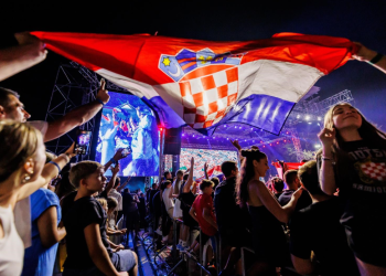 JOŠ USTAŠKA ZMIJA SIKČE,  SVI SMO TVOJI POGLAVNIČE: Na ustaškom derneku orila se budnica ‘Evo zore, evo dana’…