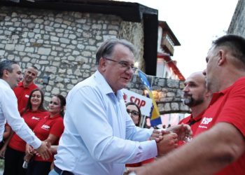 NIKŠIĆEVA „GROZNA IZDAJA“: Sa Gradačca bijele kule, boje crvene, SDP-ovci zakliktali kajde žalosne…