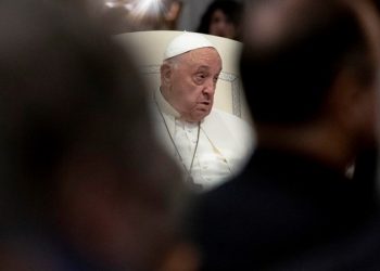 „S TOBOM  SAM, NARODE GAZE!“:  Papa kaže da je svijet sramotno nesposoban da zaustavi rat na Bliskom istoku