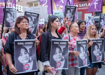 TURKINJE PROTESTIRAJU ZBOG  FEMICIDA: Vi ste vlada koja dopušta ubijanje žena