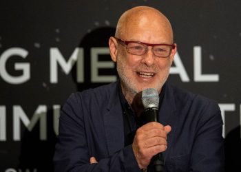 ‘DJELUJTE SAD!’ Brian Eno zatražio od suda u Haagu da procesuira ratne zločine Izraela nad Palestincima u Gazi