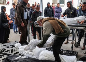 KRVOLOCI SE NASLAĐUJU: Nekoliko civila ubijeno i više ozlijeđenih u izraelskim zračnim napadima na šator sa raseljenim osobama