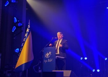SNAGA JE U NAMA Komšić: Suprotstavili smo se lažnim prijateljima koji su nas tapšali po leđima i čekali da nas pobiju