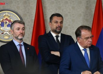 SDA BRUTALNO CIJEPA TROJKU: Neshvatljiva je defanziva i uzmicanje Konakovića, Nikšića i Forte pred nemilosrdnom SDA.