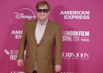 PRAVI SE JAVIO: Elton John smatra legalizaciju marihuane jednom od najvećih grešaka svih vremena