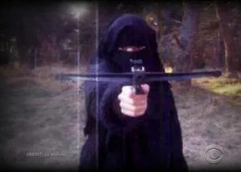 NAJTRAŽENIJA ISIL-OVKA  ŽIVI U SIRIJI: Organizirala napad na kancelarije časopisa Charlie Hebdo