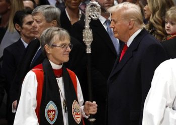KO JE ŽENA KOJA JE PREKLINJALA TRUMPA DA POKAŽE MALO MISLOSTI:  Nije joj ostao dužan: ‘Gnusno, čekam da mi se ispriča!