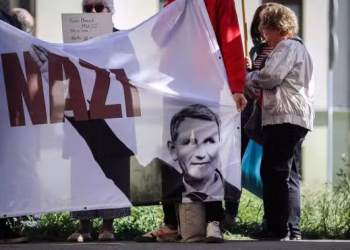 JAKO VOLE THOMPSONA:  AfD u Bundestagu zastupaju branitelj SS-a, neonacistički omladinac, ‘prijatelj’ nacizma