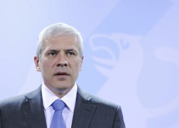 ŠUŠKA SE ŠUŠKA, PROTIV VUČIĆA USTAO BAĆUŠKA Tadić: Srpska vlast potura informacije da iza studentskih protesta stoji Ruska tajna služba
