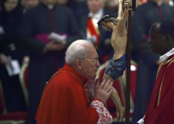 BOLESNI PAPA FRANJO PRODULJIO MANDAT REU: Ključne figure u Vatikanu su on i kardinal kamerlengo