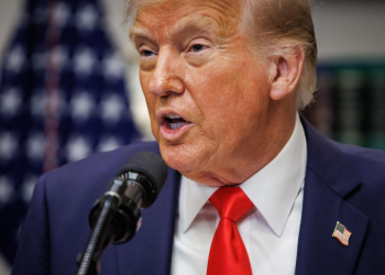 NEZAUSTAVLJIVA SPIRALA LUDILA: Trump želi zabraniti studentske proteste, prijeti protjerivanjem i hapšenjima