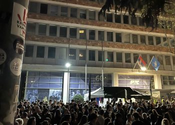 STUDENTI IZ PAZARA MJENJAJU KOLEGE NA BLOKADI RTS-A TOKOM  USKRSA: „I oni su pomagali nama kada je bio Ramazan i Bajram“