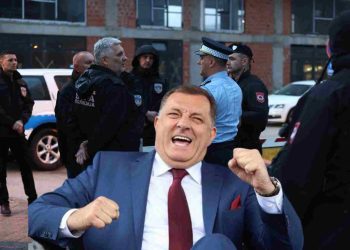LOV NA DODIKA: Njemački mediji tvrde da mjesec dana od naloga za hapšenje Dodik trijumfira