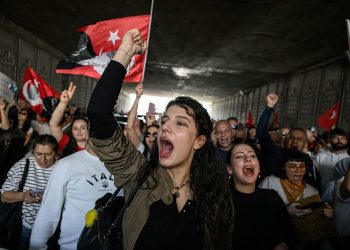MLADI TURCI GOVORE Kaya: Turski protestni pokret se mora organizirati ili je demokratija kakvu znamo je gotova