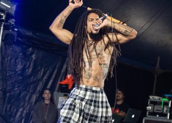 RAP, PUNK, PALESTINE! Uzeli im vize radi uzvika ‘SMRT VOJSCI IZRAELA’ na Glastonburyju