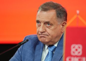 ‘REPUBLIKA ŠUMSKA’ NA BALVANIMA: Dodik slijedi ‘balvan’ politiku Martića i Raškovića