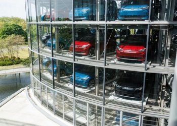 TRUMPOVE CARINE UBIJAJU: Svi Nijemci ‘u crvenom’, Porsche, Volkswagen i Mercedes